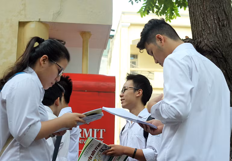 Hầu hết, tâm lý của các thí sinh tham dự môn thi Ngữ văn tại điểm thi trường THPT Việt Đức (Hà Nội), khá thoải mái, tự tin.