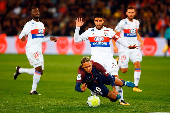 Số tiền Neymar kiếm được lớn hơn ngân sách của 9 câu lạc bộ ở Ligue 1. Tuy nhiên, khi mức lương thực của Neymar được hé lộ, khâu quản lý nhân sự ở CLB này sẽ gặp nhiều thử thách.