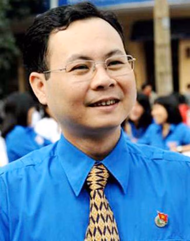 Trước khi được bổ nhiệm giữ chức Bí thư Thành ủy TP Thủ Đức, ông Hiếu từng giữ chức Bí thư Thành đoàn TP, Bí thư Quận ủy quận 2, Chủ nhiệm Ủy ban Kiểm tra Thành ủy TP, Bí thư Quận ủy quận 5. 