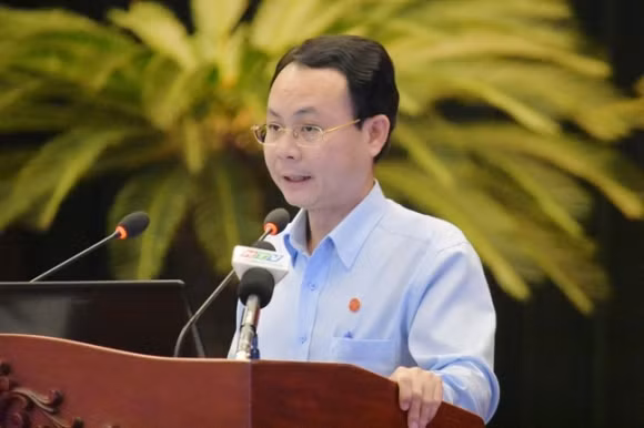 Ông Nguyễn Văn Hiếu sinh năm 1976, quê Bình Định, là thạc sĩ ngành Quản lý giáo dục, cử nhân Luật, cử nhân Hành chính, Cao cấp Lý luận chính trị.
