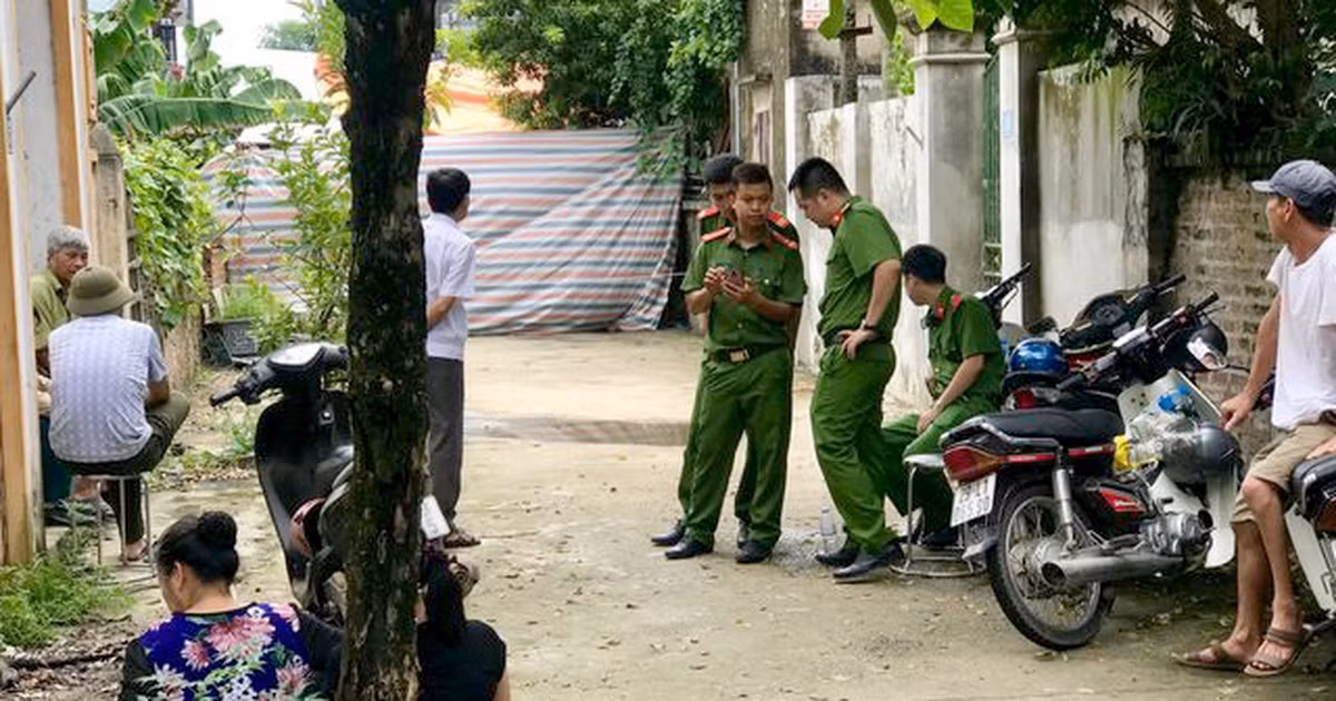  Nghi án anh sát hại em trai trong cơn say: Ngày 21/1, tại xã Quỳnh Ngọc, huyện Quỳnh Lưu, tỉnh Nghệ An đã xảy ra vụ việc đánh nhau dẫn đến 1 người tử vong. Khi công lực lượng công an đến thì Trần Đức Thân (53 tuổi) đang ngồi trước nhà với mùi rượu nồng nặc. Lúc này, Thân không hợp tác với công an mà chống đối, đuổi công an ra khỏi nhà. Hôm nay, Công an huyện Quỳnh Lưu đang tạm giữ Thân để điều tra, làm rõ. 