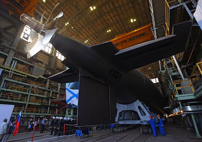 Tuy so với lớp tàu ngầm Scorpene của Pháp hay Type 214 của Đức, Kilo 636.3 thiếu hệ thống đẩy không khí độc lập AIP giúp tàu ở dưới nước tới vài tuần.