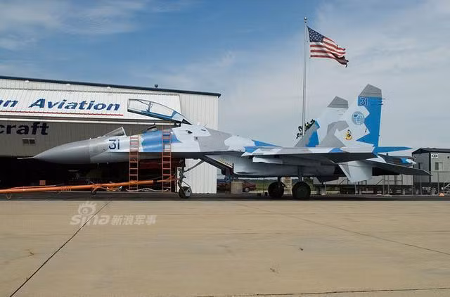 Với Mỹ, có thể nếu Quân đội Mỹ đứng ra mua lại Su-27 chắc chắn sẽ vấp phải không ít sự phản đối từ Nga - nơi chế tạo Su-27. Chính vì vậy, họ đã sử dụng công ty tư nhân đứng ra mua về, sau đó chuyển lại theo một thương vụ dàn dựng.