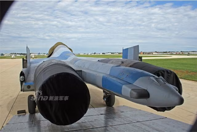 Ít nhất hai chiếc tiêm kích Su-27 mang số hiệu 31 và 32 đã được Ukraine cung cấp cho công ty tư nhân của Mỹ với mục tiêu là "nghiên cứu kỹ thuật hàng không".