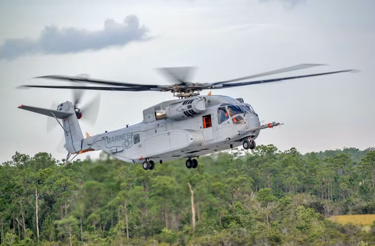 Hôm 27/10, trực thăng vận tải CH-53K King Stallion do hãng Sikorsky Aircraft chế tạo đã cất cánh thành công lần đầu tiên. Đây được xem là loại trực thăng vận tải lớn nhất, nặng nhất của Quân đội Mỹ hiện nay.