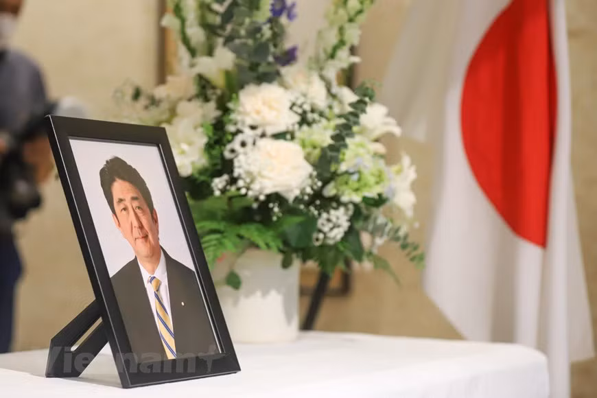 Thủ tướng Phạm Minh Chính tới viếng ông Abe Shinzo Thu tuong Pham Minh Chinh toi vieng ong Abe Shinzo