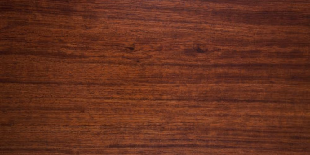 3. Bubinga (Cẩm lai hồng): Gỗ có màu nâu đỏ với sọc tím hoặc đen, thớ gỗ mịn, dễ đánh bóng. Có nguồn gốc từ châu Phi, thường được dùng chế tạo nhạc cụ và đồ thủ công mỹ nghệ. (Ảnh: Rare Woods USA)