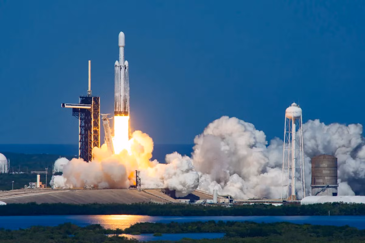 Dự án được phê duyệt năm 2019, dự kiến phóng bằng Falcon Heavy của SpaceX vào năm 2028.(Ảnh: SpaceNews)