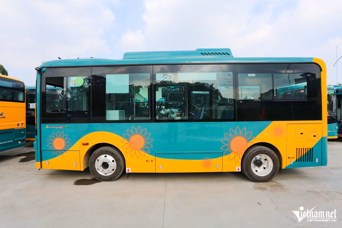 Theo Sở GTVT TPHCM, toàn bộ 17 tuyến buýt gom kết nối metro là buýt xe điện - bảo vệ môi trường, có hình ảnh nhận diện riêng như màu sắc bên ngoài xe cách điệu thành các đường gợn sóng, hài hòa của màu xanh và vàng, giúp việc nhận diện xe buýt chân thực.