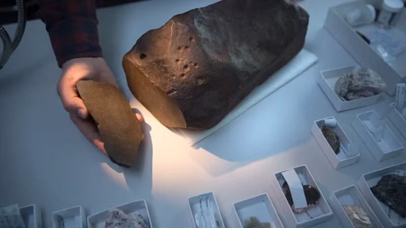 Kết quả cho thấy đây là thiên thạch Maryborough nặng 17 kg, thuộc loại H5 chondrite, hình thành từ thời sơ khai của hệ Mặt Trời.(Ảnh:The Sydney Morning Herald)
