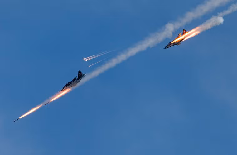 Nhưng thật đáng ngạc nhiên khi Bộ Quốc phòng Syria cho tới thời điểm hiện tại vẫn không xác nhận thông tin về cuộc tấn công của máy bay Nga vào căn cứ của phiến quân ở sát biên giới Thổ Nhĩ Kỳ.
