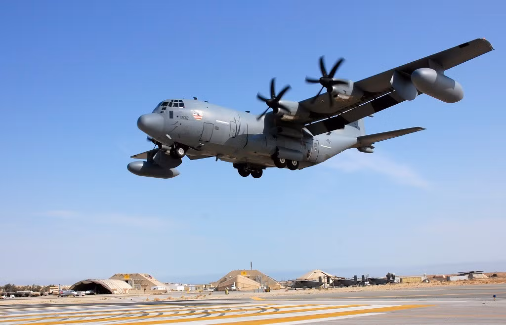 EC-130H có cả chức năng tác chiến điện tử thứ cấp để chống lại radar cảnh báo sớm, nó có thể phối hợp cùng EA-6B hoặc EA-18G và F-16CJ để triển khai đội hình chế áp phòng không đối phương (SEAD).