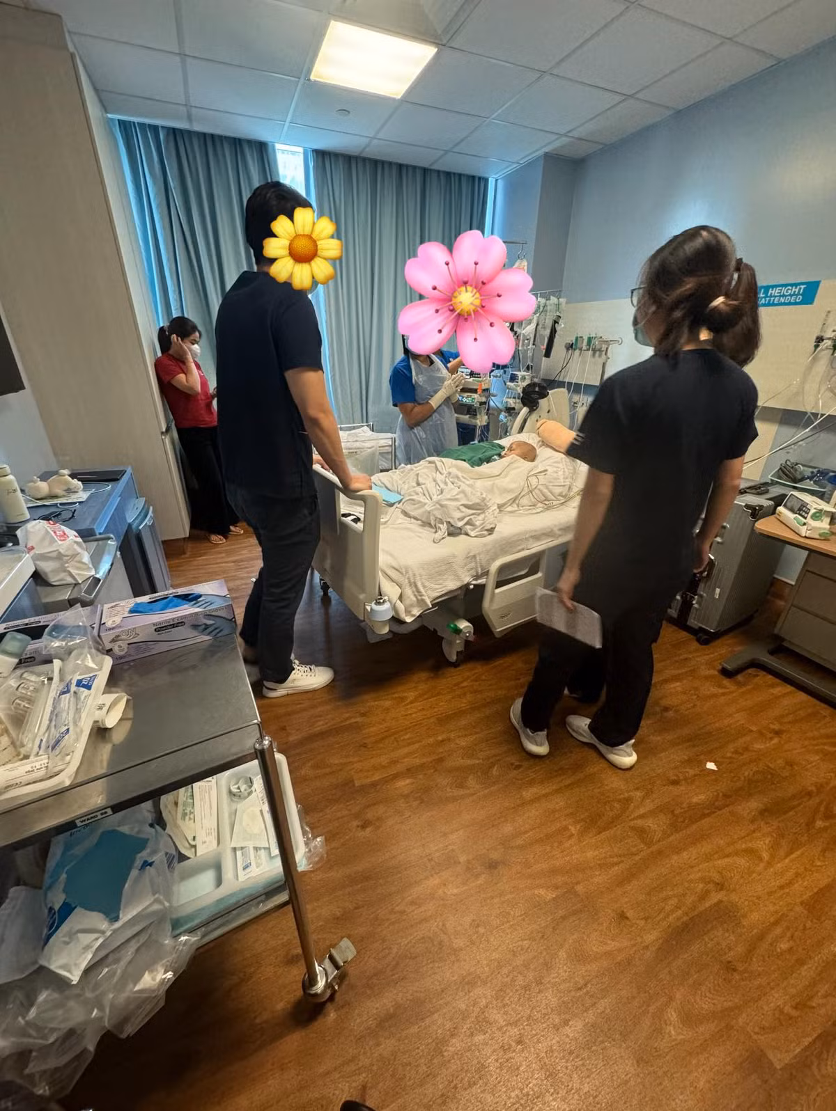 Tuy nhiên trong phiên livestream tối qua, khi được yêu cầu sao kê số tiền ủng hộ, mẹ Bắp trả lời chưa biết cách sao kê, hẹn sẽ sao kê sau vì cô không biết cách làm và phải có thời gian tìm hiểu. Chia sẻ này khiến nhiều người vẫn bàn tán và quan tâm.