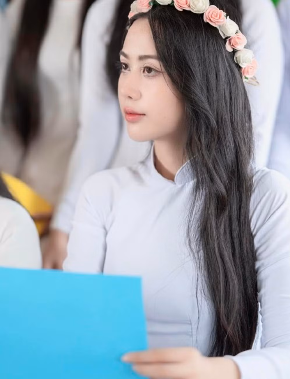 Người mẫu thích sefie tại các góc đẹp ở những quán cà phê hay đi du lịch. Trong các bài đăng, Kim Ngân không nhắc đến chuyện tình cảm.
