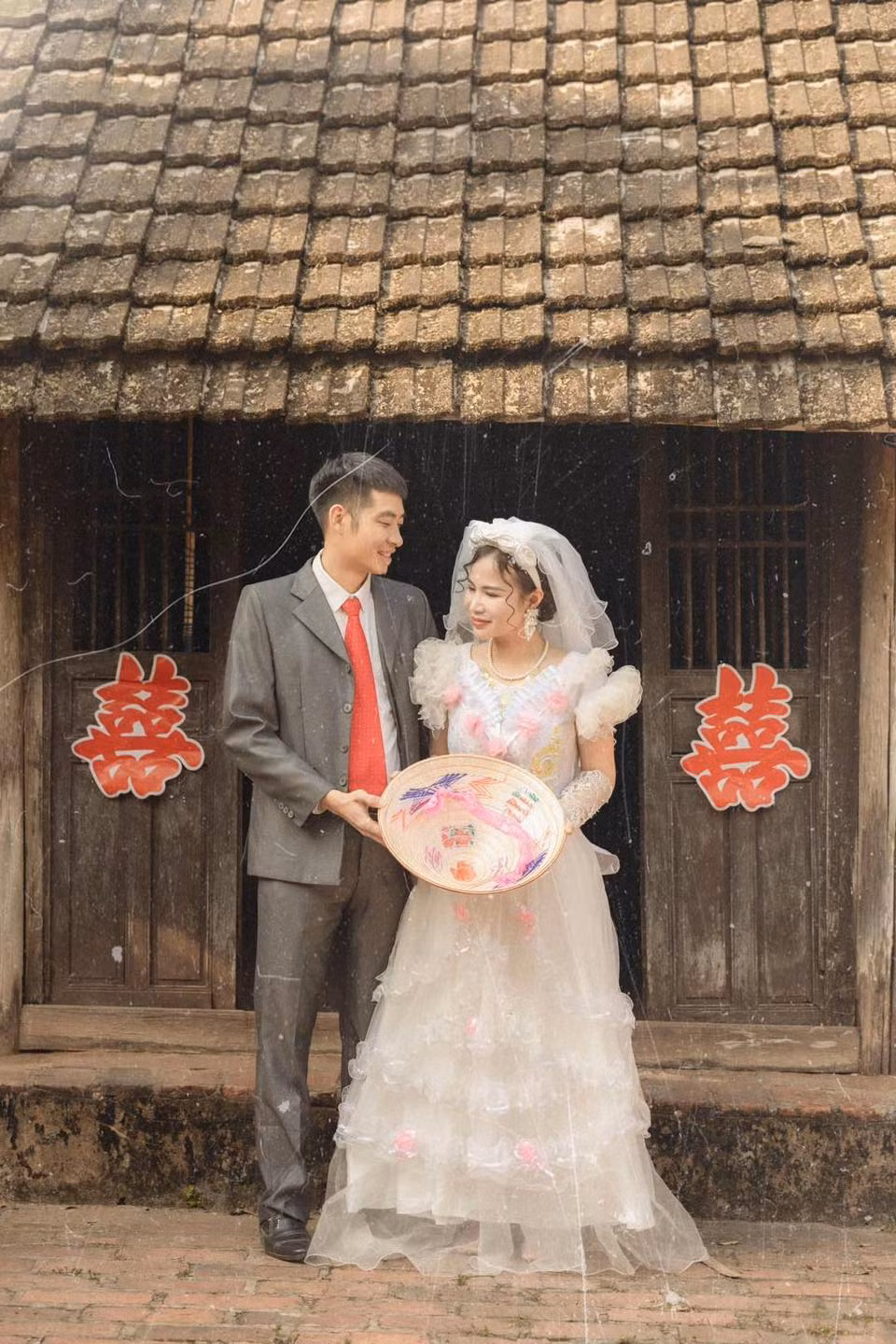 Xu hướng chụp ảnh, quay clip hoài cổ thời gian gần đây được nhiều bạn trẻ hưởng ứng.