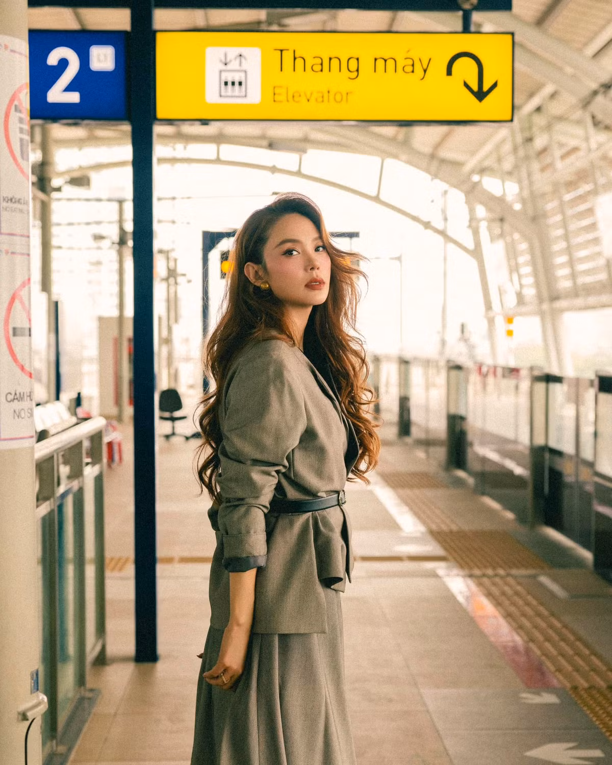 Cô nàng cũng hội chị đẹp thực hiện bộ ảnh mang phong cách retro có phần hoài cổ, tựa như mỹ nhân Sài Thành xưa.