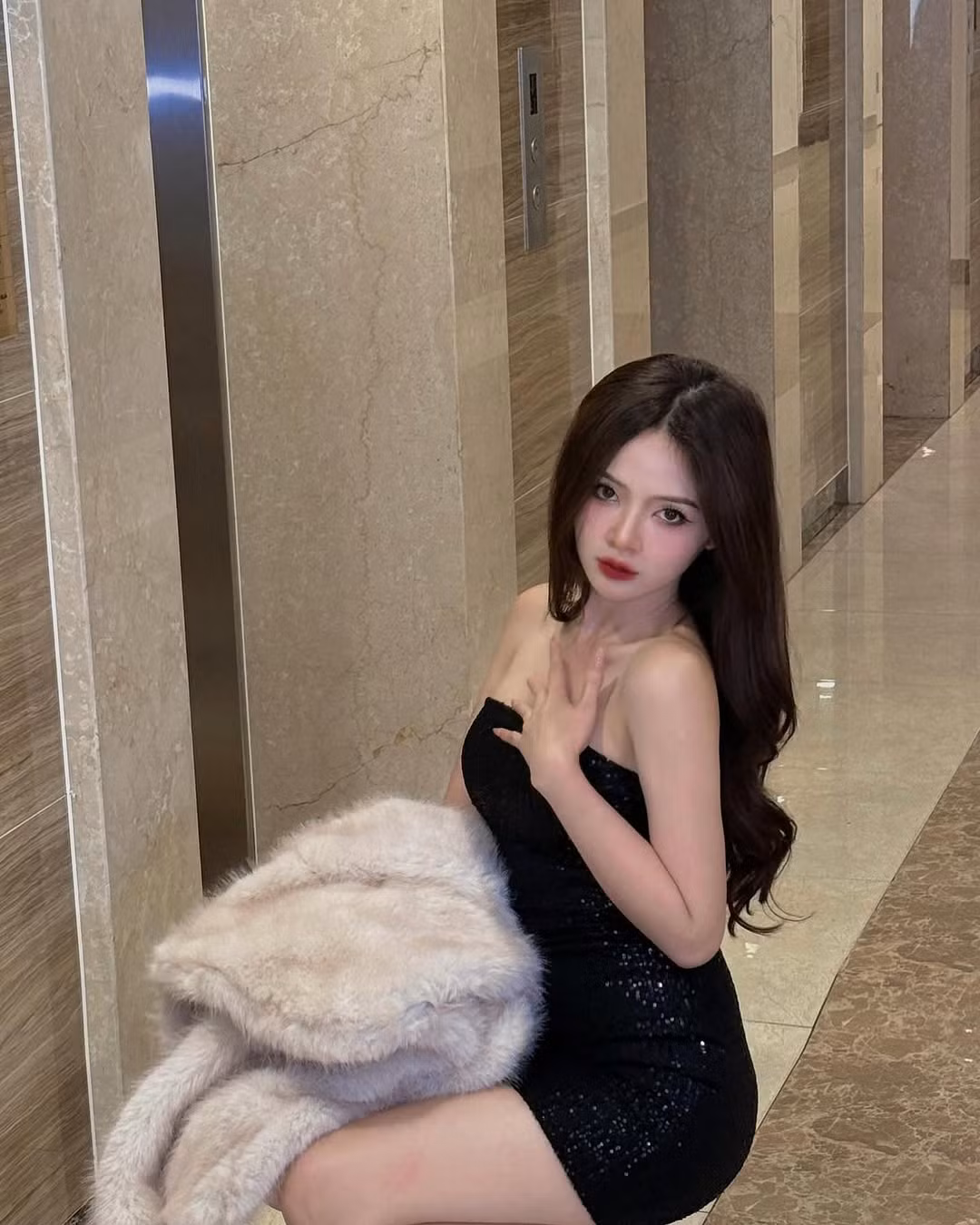 Cũng chính bức ảnh thẻ định mệnh ấy đã giúp cô nàng có một hướng khác trong cuộc đời.