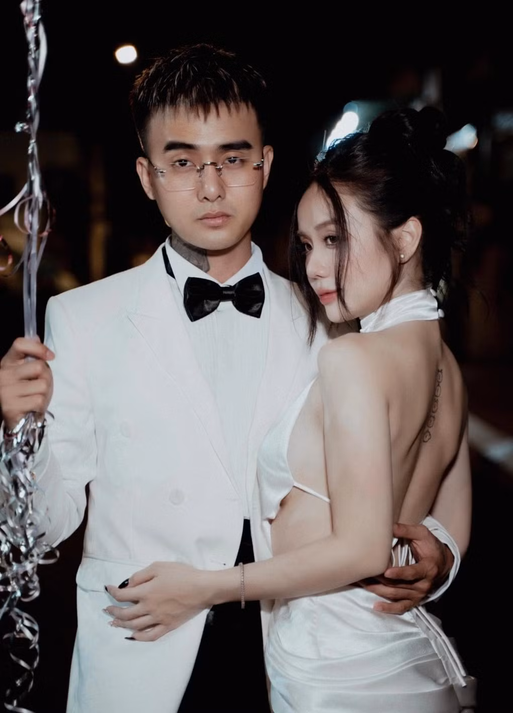 Không chỉ nói về chuyện đám cưới, Đạt G cũng thoải mái chia sẻ về kế hoạch có con chung của cả hai. Anh cho biết đã cùng thảo luận điều này trước đó với Cindy Lư: "Đạt nghĩ sẽ lo cho Gà và Cún (con riêng của Cindy Lư) thêm 1 thời gian nữa. Tầm Gà và Cún hết cấp 1 là bắt đầu đủ tự tin có thêm 1 thành viên ra đời"