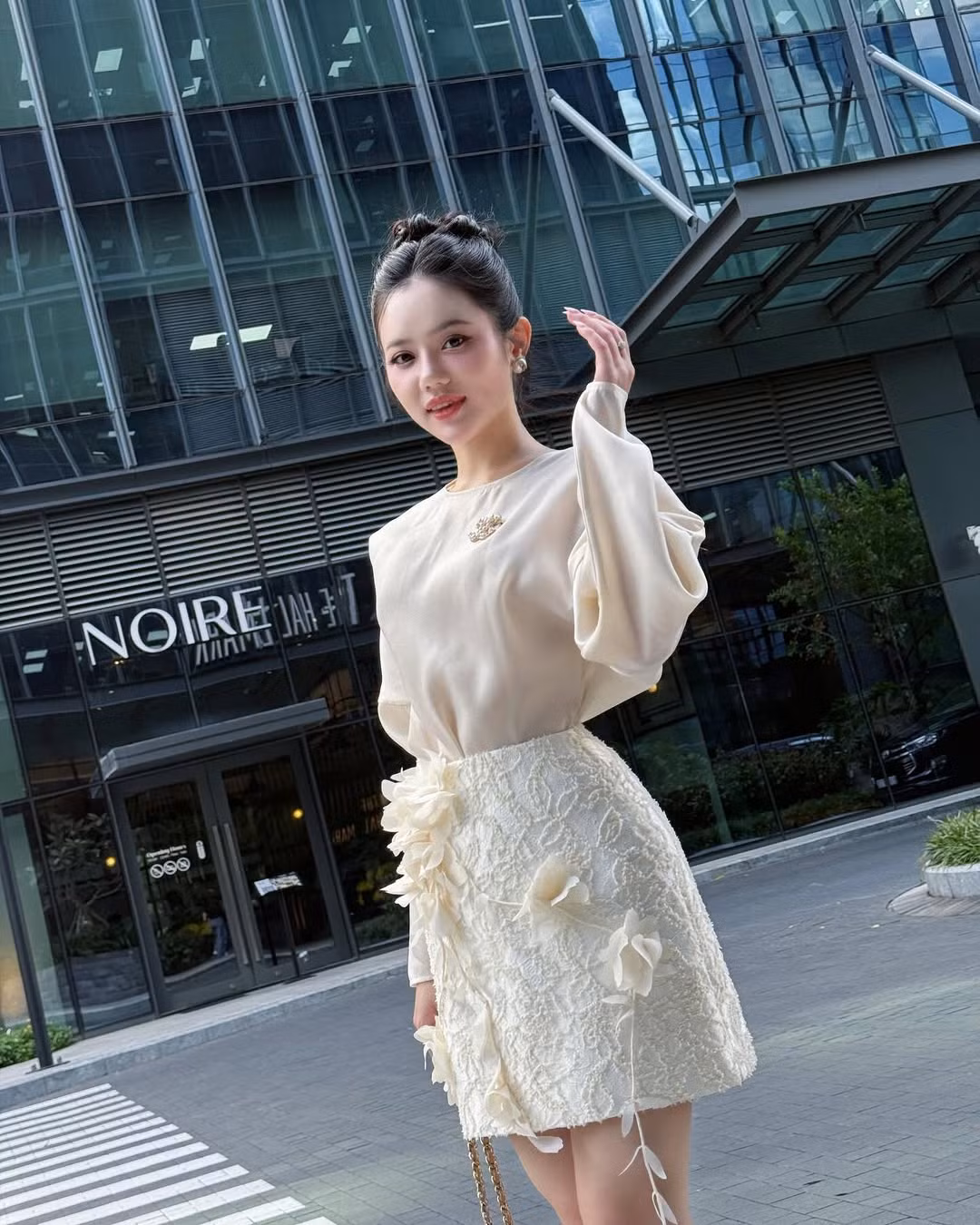 Nàng hot girl thu hút với cuộc sống sang chảnh, đặc biệt là nhan sắc quyến rũ đầy mê hoặc.
