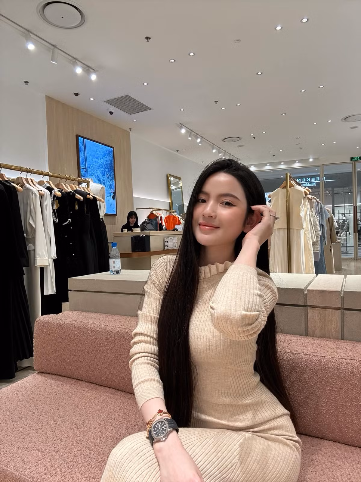 Sự tự tin và thần thái của cô trong những khoảnh khắc này nhận được nhiều lời khen ngợi từ cộng đồng mạng.