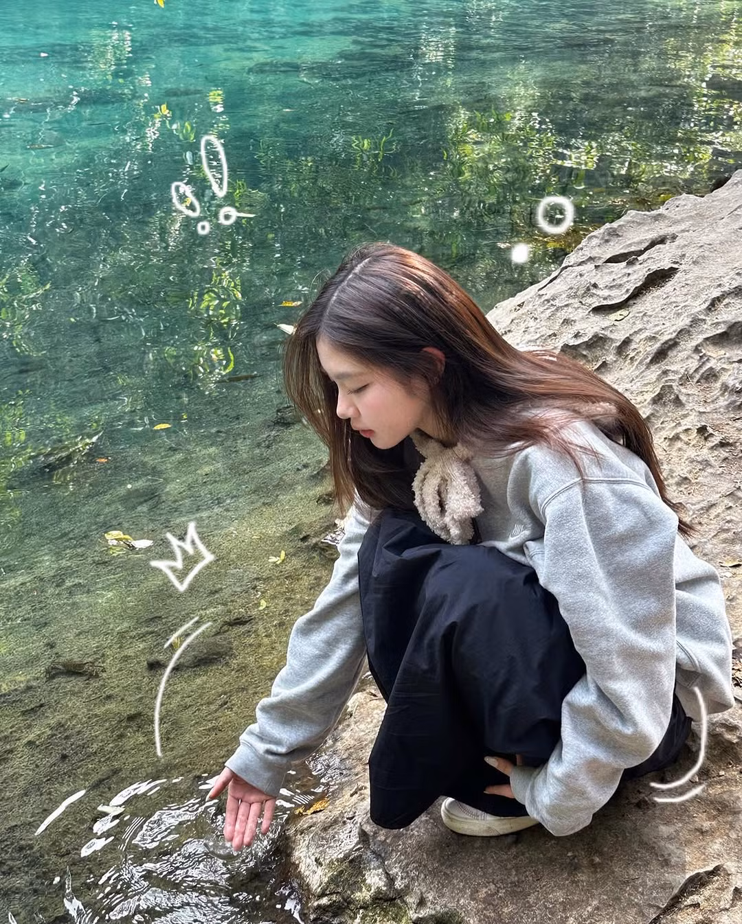 Đăng tải kèm hình ảnh, Vũ Nguyệt viết: "Wonderland quê iem".