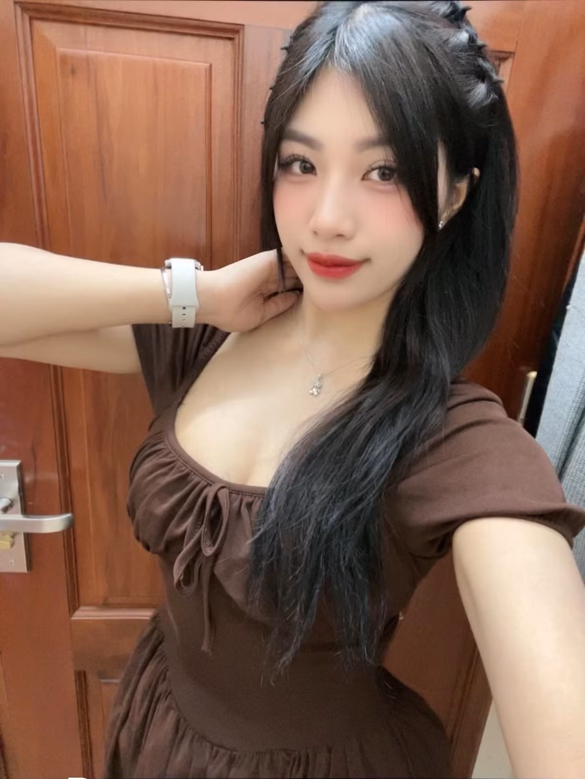 Cô nàng không chỉ đấu vật mà còn thi đấu bóng chuyền. Hầu hết lễ hội ở Bắc Ninh và các địa phương lân cận đều có ít nhất một trong 2 môn thể thao này.