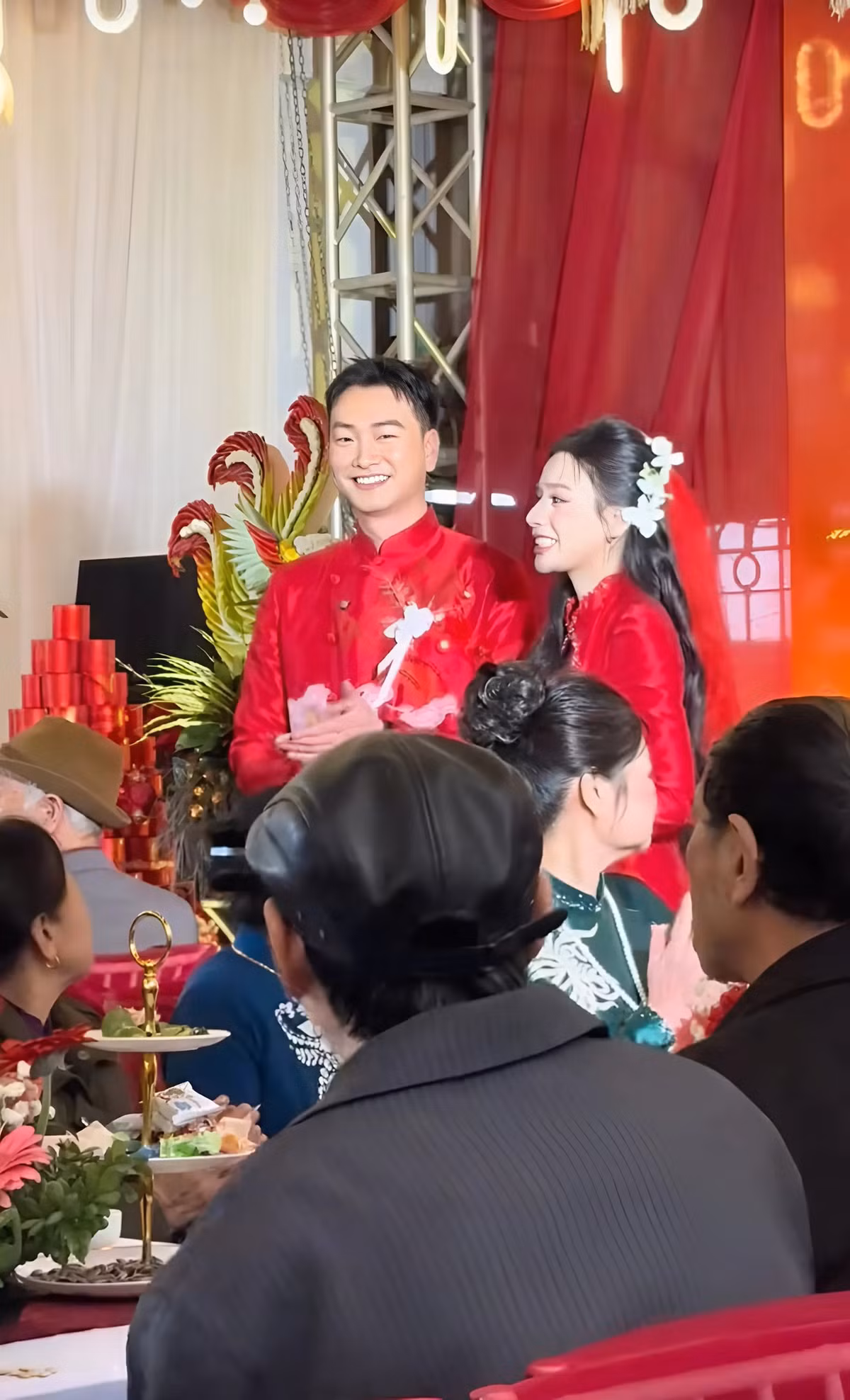 Cô nàng gây ấn tượng bởi vẻ ngoài chuấn hot girl với gương mặt nhỏ mắt, đôi mắt to tròn và làn da trắng như bông bưởi.