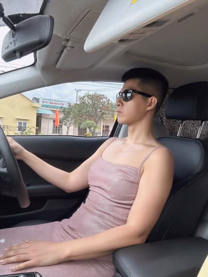 Hiện tại trend thay đồ tức thì này vẫn đang thu hút rất nhiều người dùng mạng xã hội.