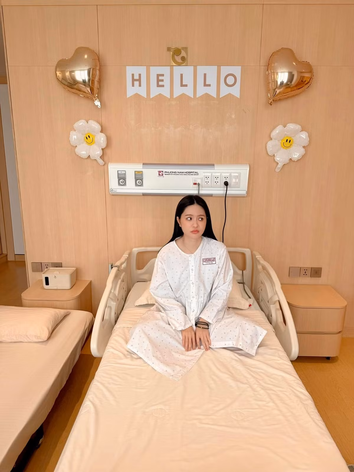 Trong loạt ảnh, Đoàn Di Băng đều thể hiện biểu cảm hờn dỗi, bất lực.