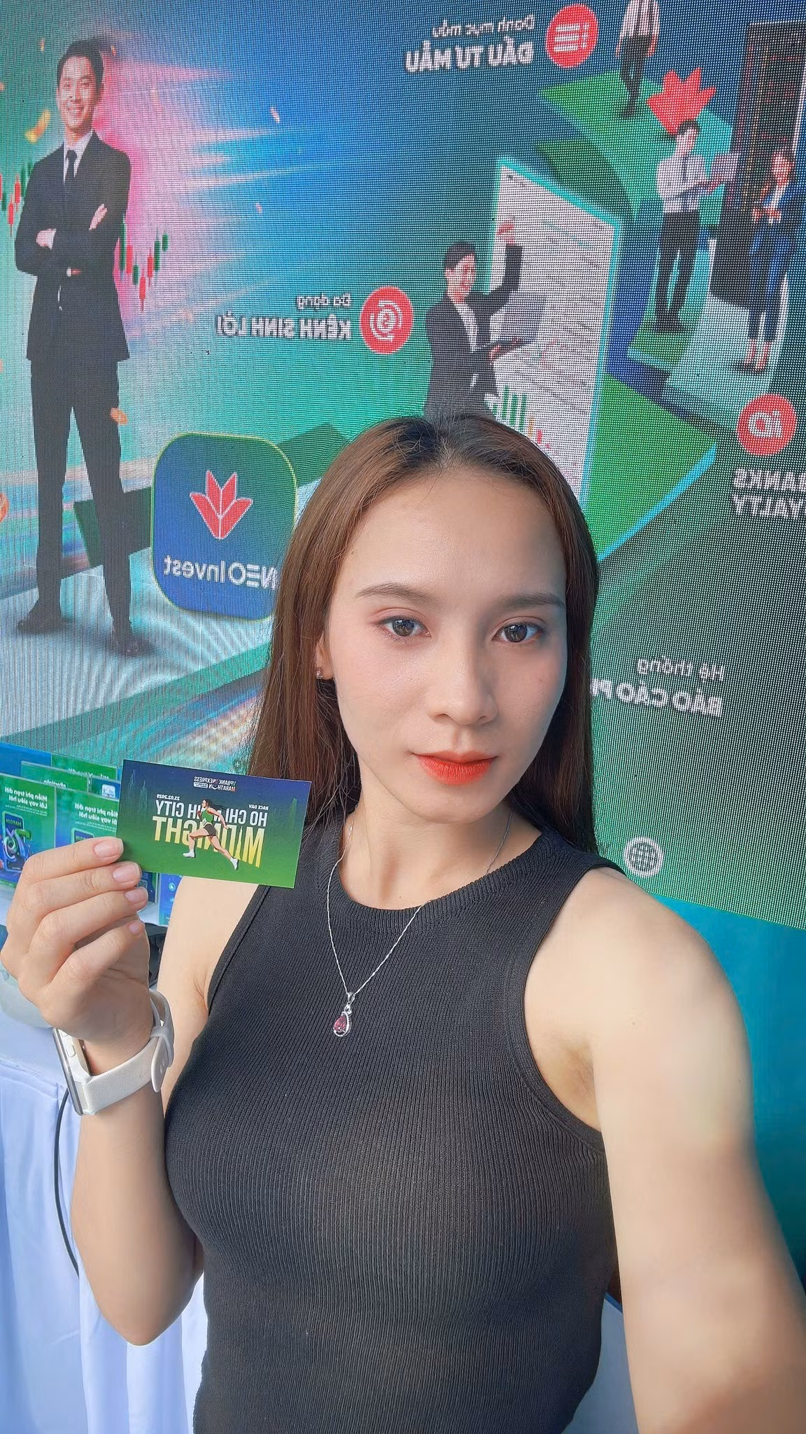 Trái ngược lại, nhiều người cho rằng việc ăn mặc như thế nào là quyền tự do của mỗi người, cô nàng mặc như thế này để chứng tỏ cá tính không có gì sai.