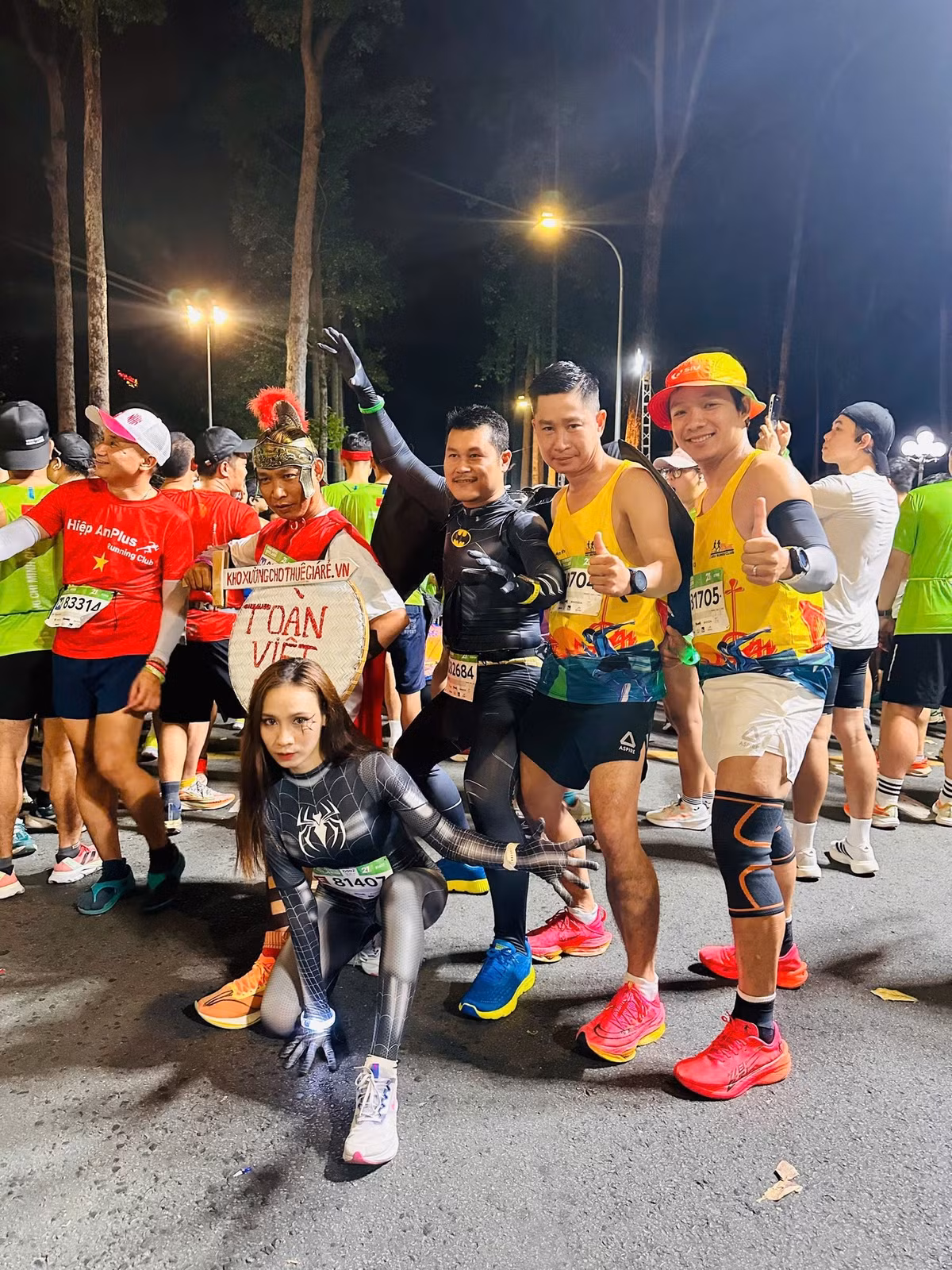 Cuối cùng, cô nàng này đã hoàn thành chặng đua và không quên chia sẻ kỷ niệm đáng nhớ lên trên MXH.