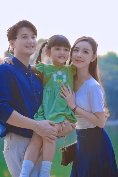 Với ngoại hình nổi bật, “con gái” Quỳnh Kool cũng dễ dàng thể hiện đa dạng phong cách thời trang.