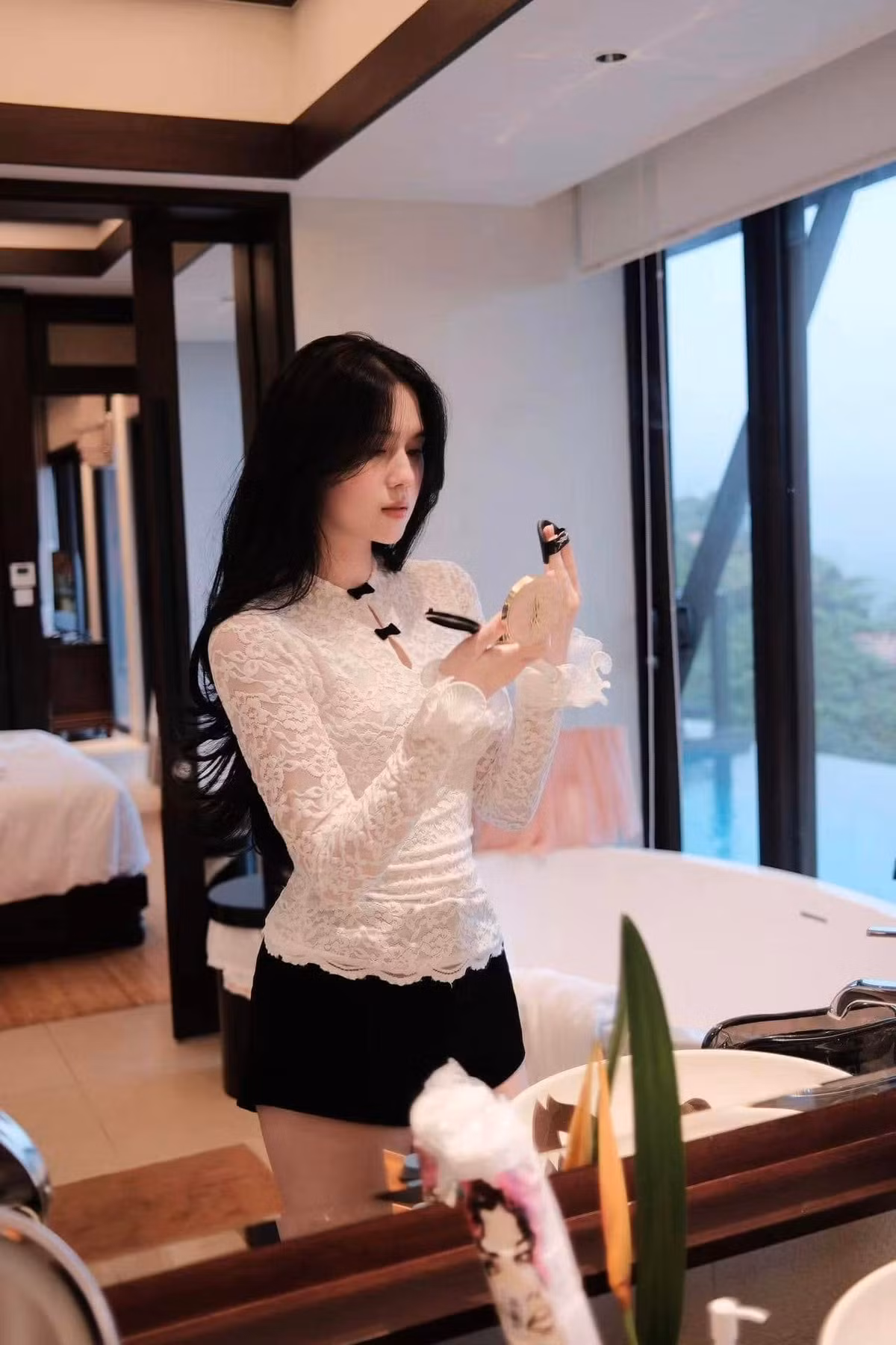 Trong những bức ảnh đời thường khác, nàng WAG theo đuổi phong cách thời trang nhẹ nhàng, thanh lịch.