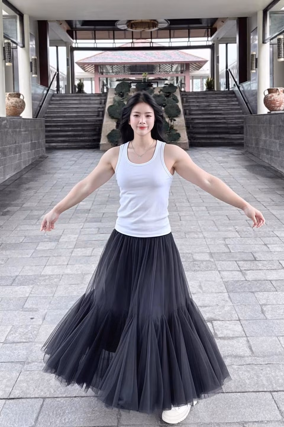 Màn lên đồ của DJ Mie khiến nhiều người không nhịn nổi cười.