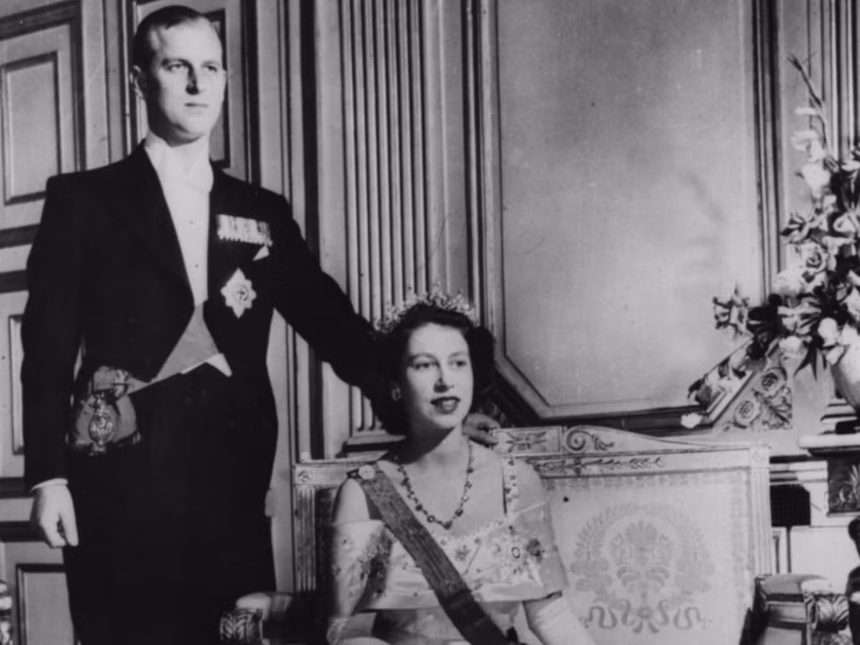 Kể từ khi Nữ hoàng Elizabeth tiếp quản ngai vàng, Hoàng thân Philip luôn bên cạnh ủng hộ bà.