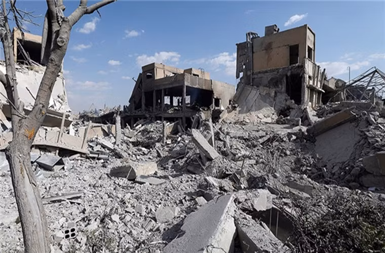 Còn ở Deir Ezzor, liên quân Mỹ bị “tố” đã tiến hành các cuộc không kích dữ dội ở khu vực phía bắc và đông tỉnh, khiến nhiều dân thường thương vong. Ảnh: FNA.