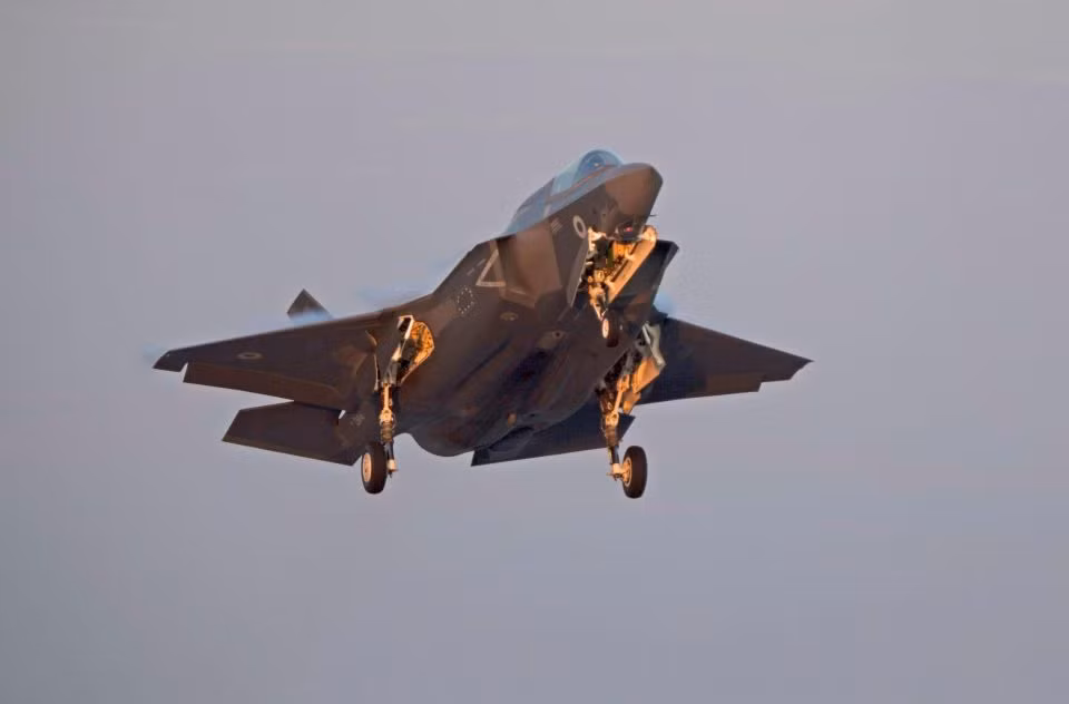 “Với khả năng thu thập thông tin tình báo quan trọng, chiến đấu và chống khủng bố, F-35 chính là những chiếc tiêm kích hiện đại nhất trong lịch sử nước Anh”, Bộ trưởng Quốc phòng Anh Gavin Williamson phát biểu.