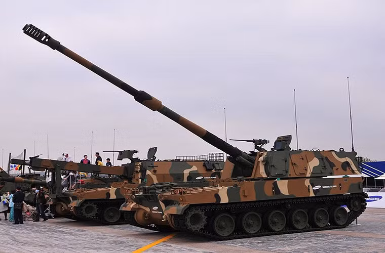 Trước đó, cuối tháng 8/2017, Chính phủ Estonia đã đề nghị Hàn Quốc đưa ra mức giá cho 12 hệ thống pháo K9 Thunder. Và tháng 1/2018, Chính phủ Estonia nhận được lời mời mua 12 khẩu pháo tự hành K9 Thunder từ phía Hàn Quốc. Ảnh: Wikipedia.