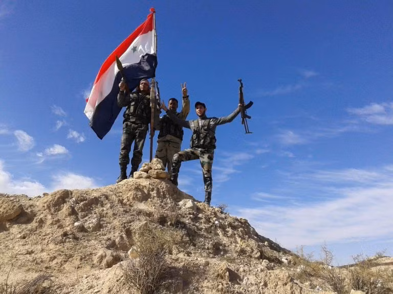 Trong diễn biến khác trên chiến trường Syria, tại tỉnh Idlib, nhóm phiến quân HTS hứng chịu tổn thất nặng nề trong đợt tấn công quy mô lớn thất bại nhằm vào lực lượng NDF tại thị trấn bị bao vây Al-Fouaa và Kafraya. Ảnh: AMN.