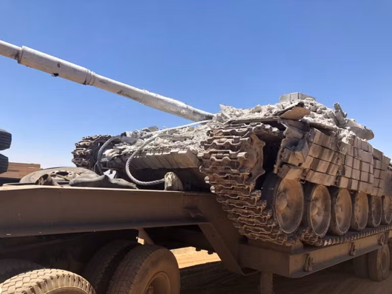 Số xe tăng này được lực lượng chính phủ Damascus đưa về một “điểm tập kết”. Ảnh: SF.