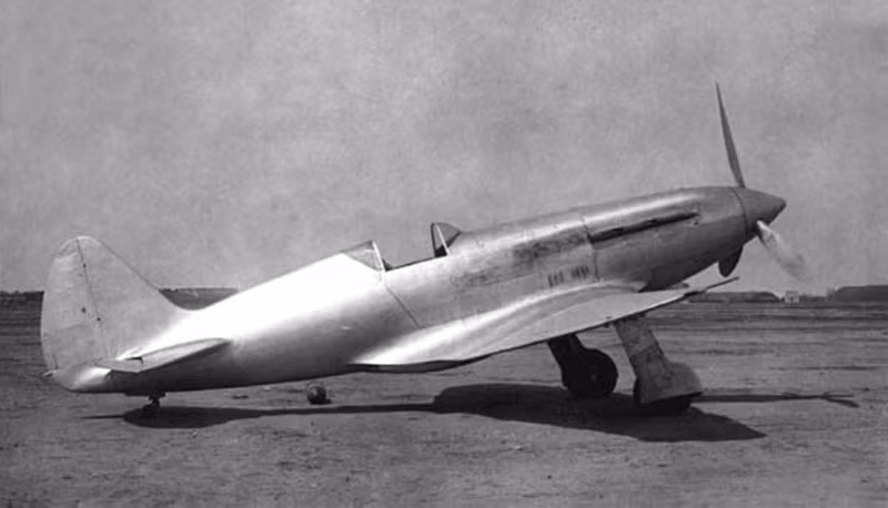 MiG-1 do hai kỹ sư Mikoyan và Gurevitch cùng nghiên cứu chế tạo. Theo English Russia, tên của tiêm kích MiG được ghép từ chữ cái đầu tiên của tên hai kỹ sư này.