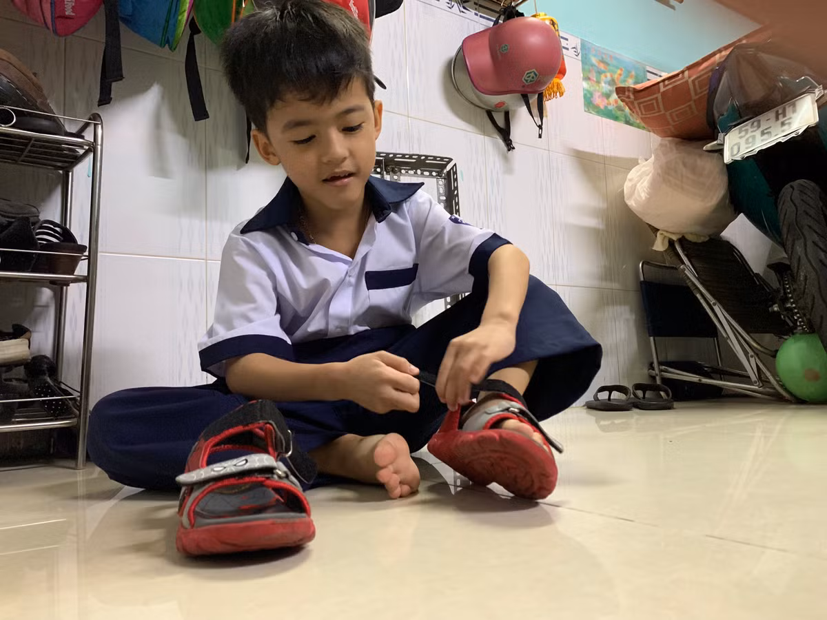 Nhung dua tre trong ca sinh 5 dau tien vao lop 1