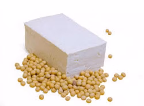 Lý giải cho việc người ung thư dạ dày nên ăn nhiều đậu phụ bởi thành phần isoflavon trong protein đậu nành đã ngăn chặn các tế bào ác tính phát triển cũng như gây ra cơ chế tự hủy ở các tế bào xấu, hơn nữa, isoflavon còn có thể kiềm chế loại vi khuẩn helicobacter pylori gây tăng sinh tế bào ung thư dạ dày. Ảnh: Medical News Today.