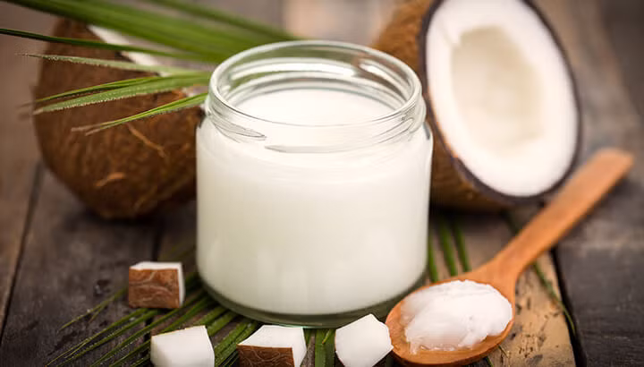 Thực hiện cách này kiên trì và đều đặn trong 1 - 2 tháng, lông mày của bạn sẽ dày và chắc khỏe hơn rất nhiều. (Nguồn thealternativedaily)