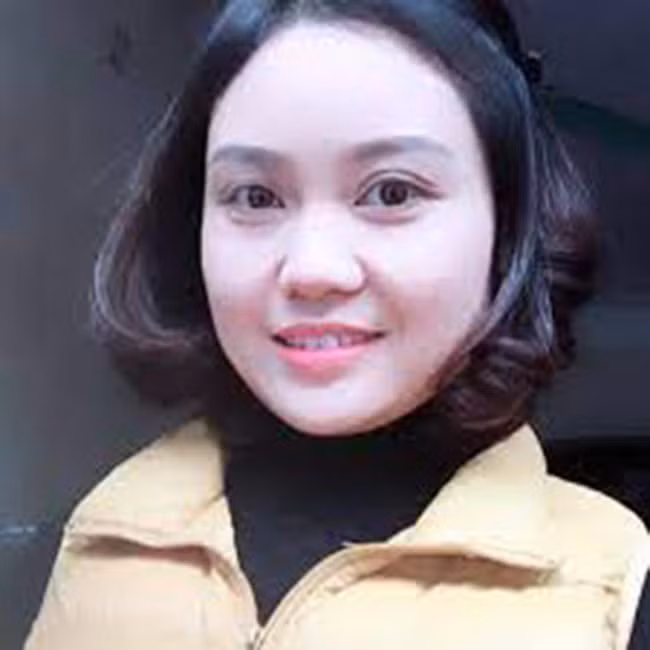 Do có lối sống hoang phí, thích "lòe" thiên hạ nên Mai luôn thiếu tiền tiêu xài. Khoảng tháng 8/2020, Mai mượn 1 CMND, 1 sổ hộ khẩu của gia đình chị Thủy, mang đi làm thẻ Visa tại VP Bank mang tên chị Thủy, hạn mức tối đa 40 triệu đồng rồi mua sắm, tiêu xài phung phí hết hạn mức tối đa của thẻ rồi vứt chiếc thẻ đi.