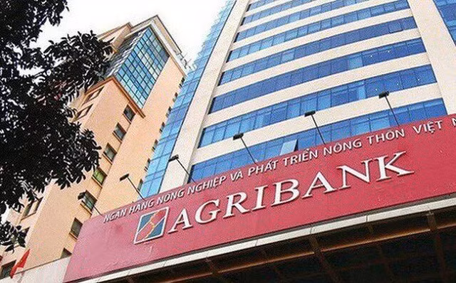 Tháng 1/2020, do cần tiền tiêu xài, Mai nảy sinh ý định thế chấp sổ tiết kiệm của chị Thủy để vay tiền. Mai lừa chị Thủy đến Ngân hàng Nông nghiệp và Phát triển nông thôn chi nhánh đường Lạc Long Quân, quận Tây Hồ, TP Hà Nội để thẩm định hồ sơ bảo hiểm nhân thọ, nhưng kỳ thực là thế chấp sổ tiết kiệm để vay tiền.(Ảnh minh họa)