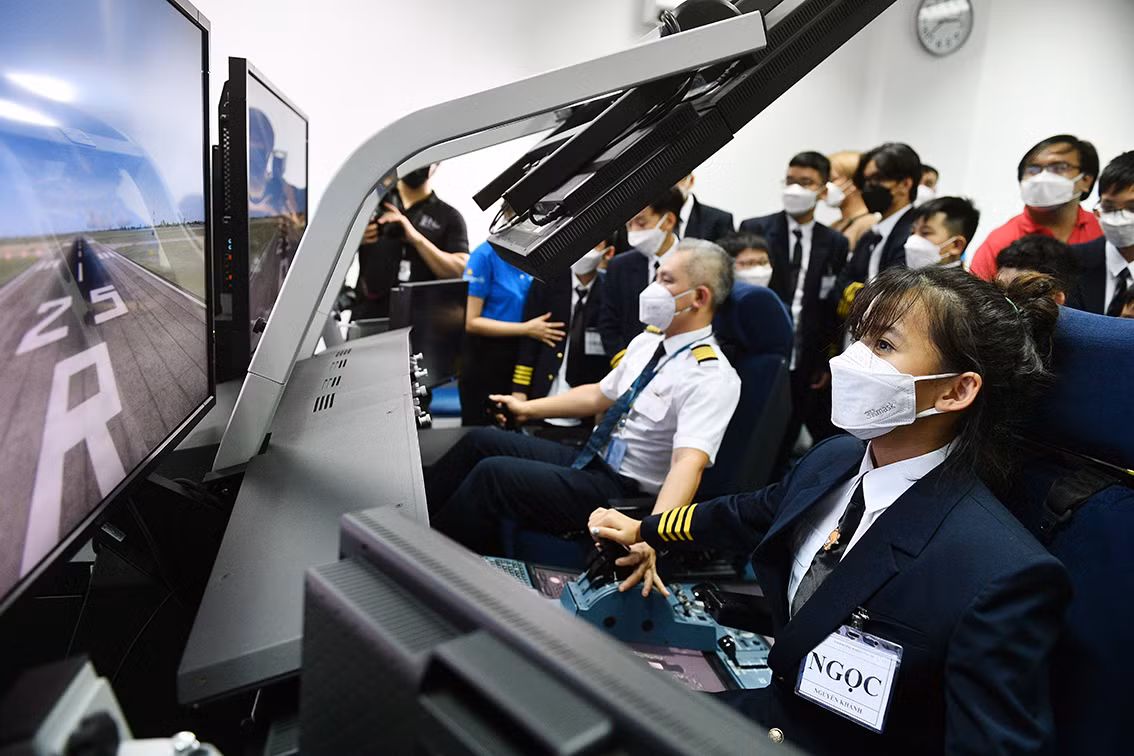 Thời gian tới, Vietnam Airlines sẽ mở rộng chương trình đến với nhiều học sinh, sinh viên. Giúp các bạn nhỏ sẵn sàng tâm lý trước khi lựa chọn nghề này.