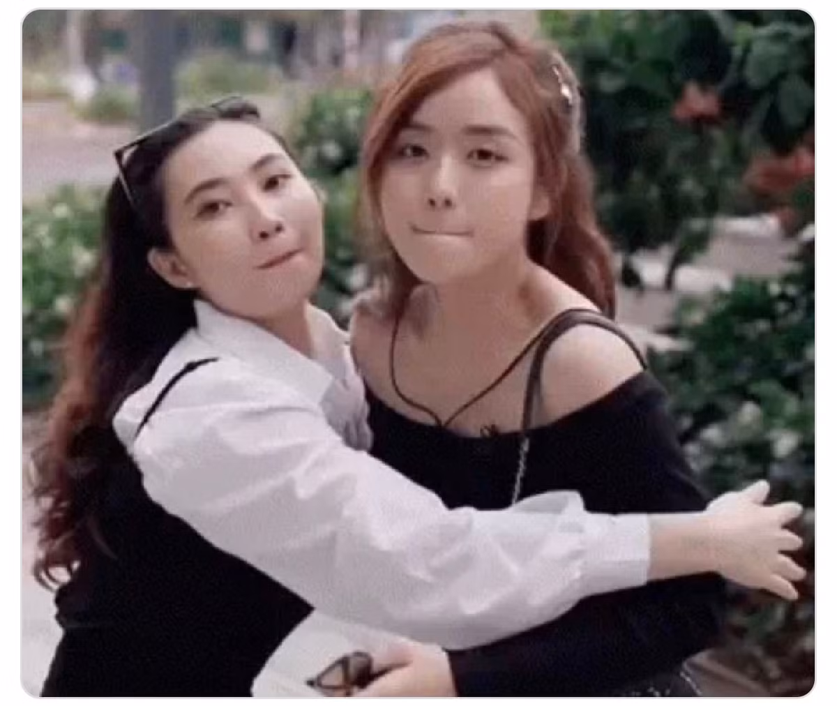 Lo clip Cindy Lu mang thang mat nguoi yeu cu khi gap lai-Hinh-2