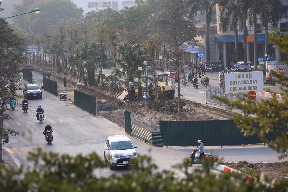 Trước đó, tuyến đường này thường xảy ra ùn tắc do mật độ phương tiện tham gia giao thông cao. Điều đáng nói là thời điểm đó lòng đường nhỏ nhưng dải phân cách lại quá lớn.