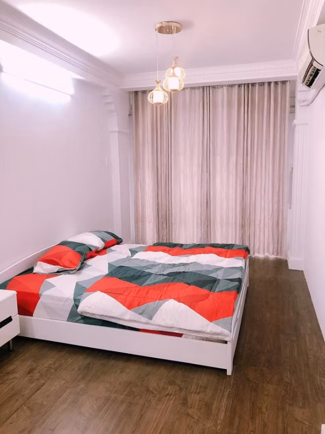 Mới đây, nữ ca sĩ đã rao bán ngôi nhà của mình tại Quận 3, TP Hồ Chí Minh với giá 7,2 tỉ đồng.